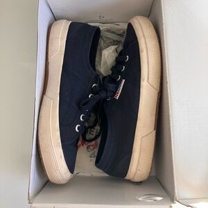 Superga 2750 men’s 6, women’s 7.5
